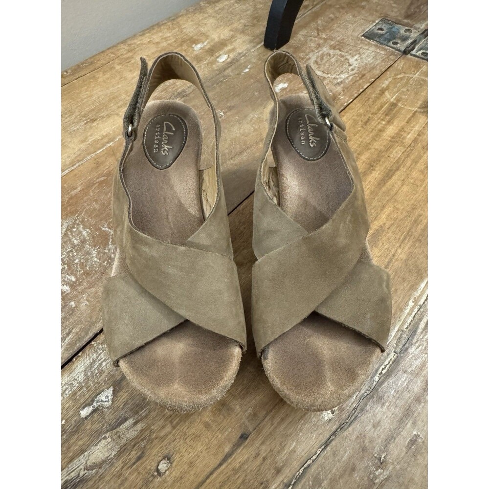 Women's Clarks Artisan Wedge Sandal Caslynn Lizzie Shae Khaki Nubuck 26110811